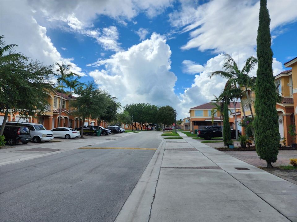 For Rent: $2,500 (3 beds, 2 baths, 1572 Square Feet)