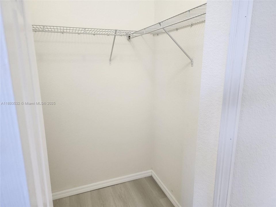 For Rent: $2,500 (3 beds, 2 baths, 1572 Square Feet)