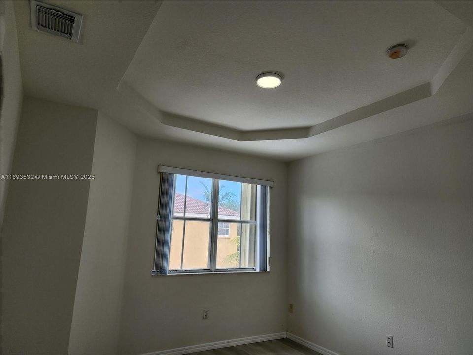 For Rent: $2,500 (3 beds, 2 baths, 1572 Square Feet)