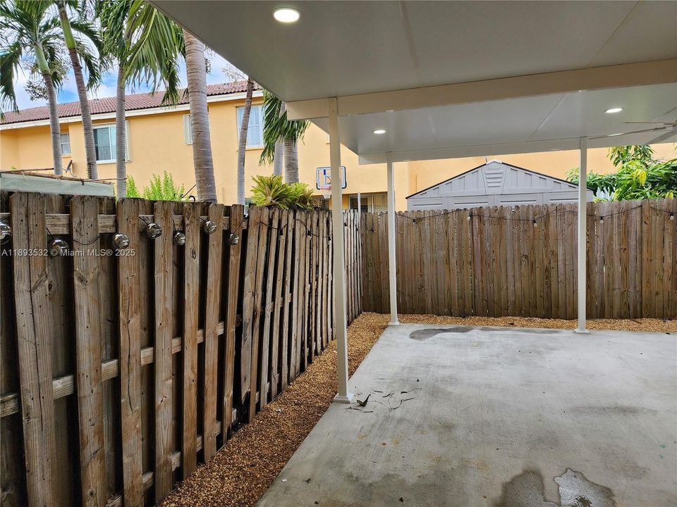 For Rent: $2,500 (3 beds, 2 baths, 1572 Square Feet)