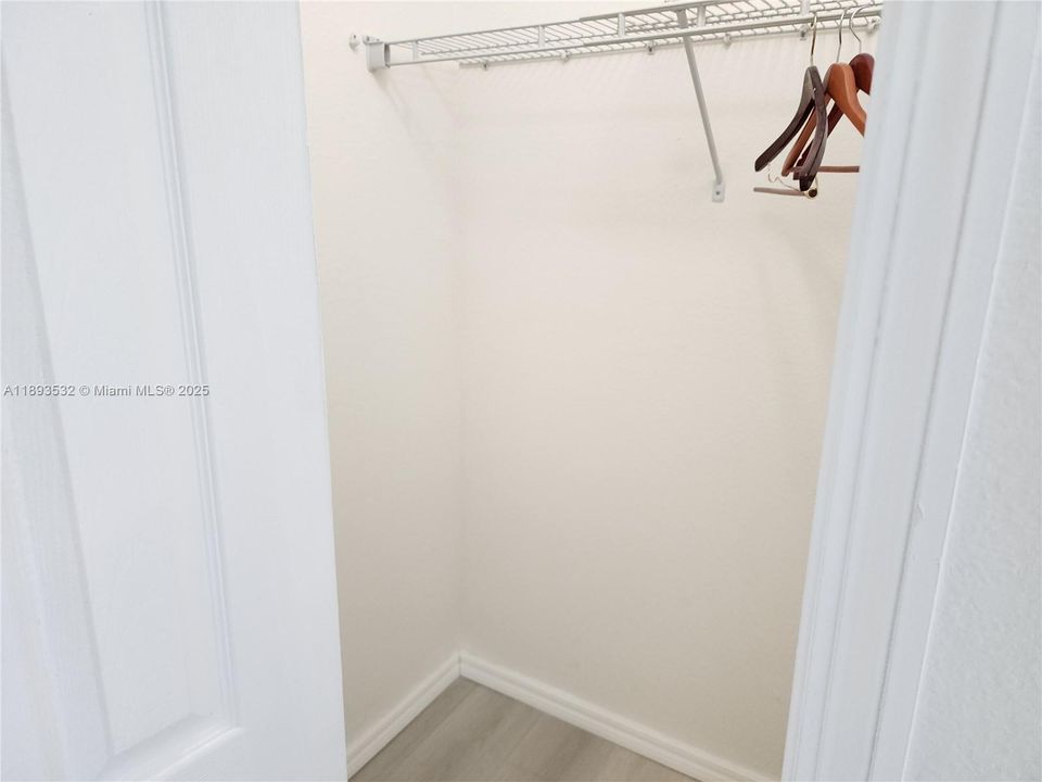 For Rent: $2,500 (3 beds, 2 baths, 1572 Square Feet)