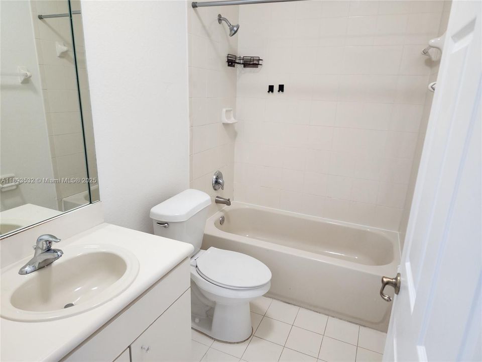 For Rent: $2,500 (3 beds, 2 baths, 1572 Square Feet)