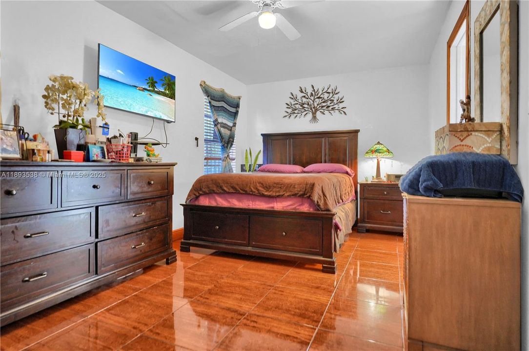 待售: $519,900 (4 贝兹, 2 浴室, 1350 平方英尺)