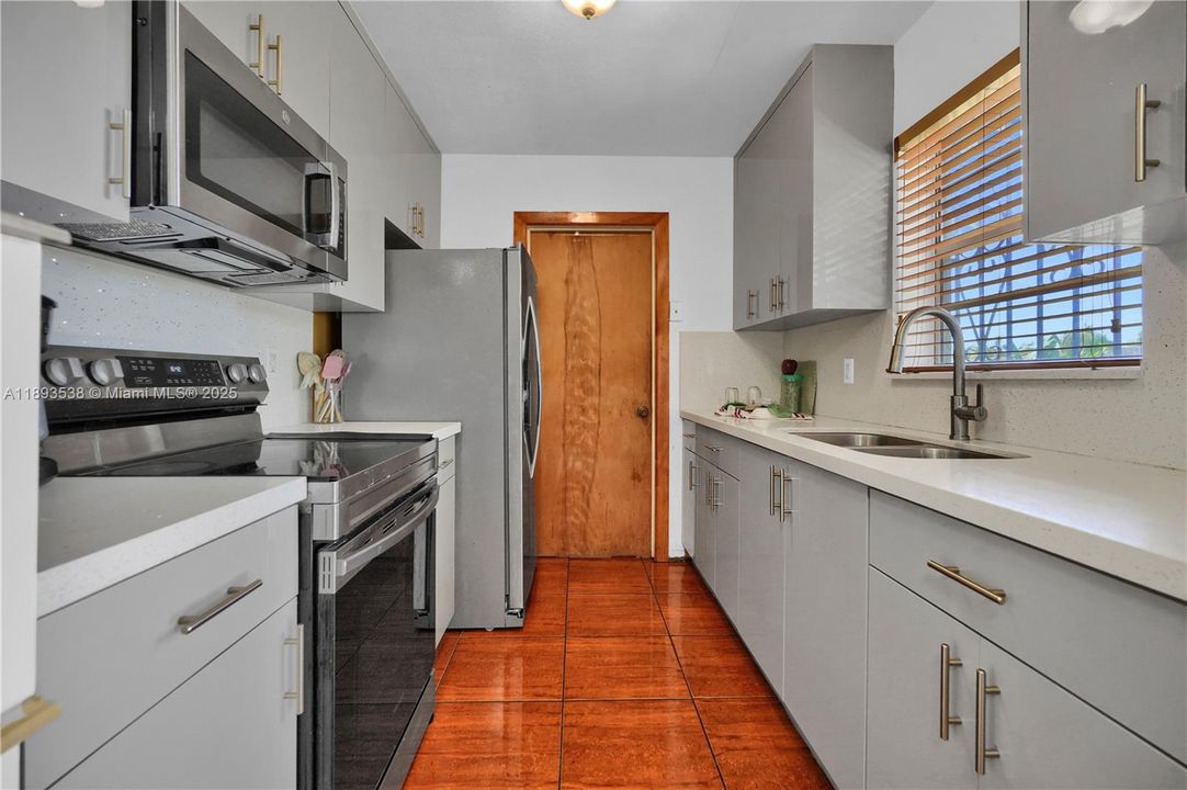 待售: $519,900 (4 贝兹, 2 浴室, 1350 平方英尺)