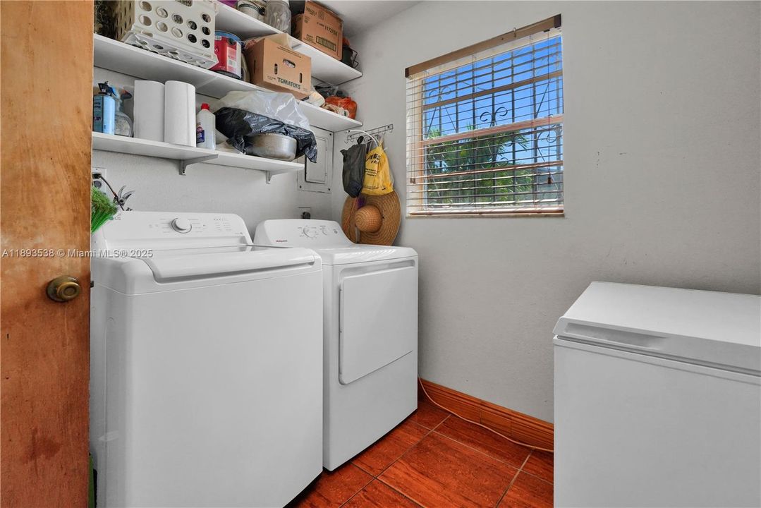 待售: $519,900 (4 贝兹, 2 浴室, 1350 平方英尺)