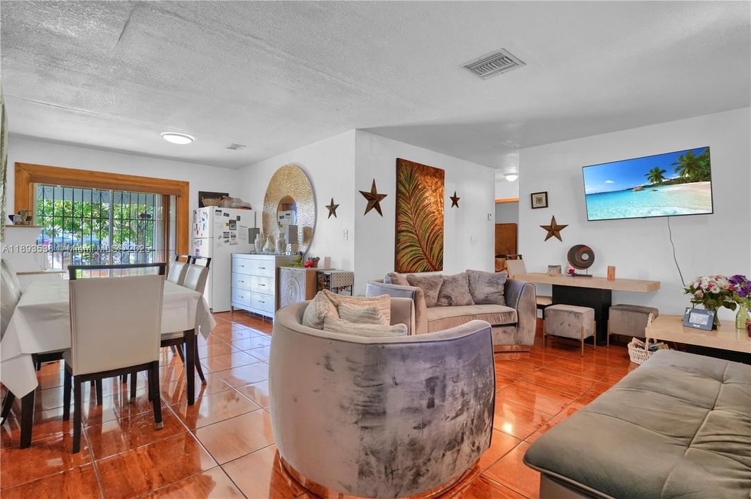 待售: $519,900 (4 贝兹, 2 浴室, 1350 平方英尺)