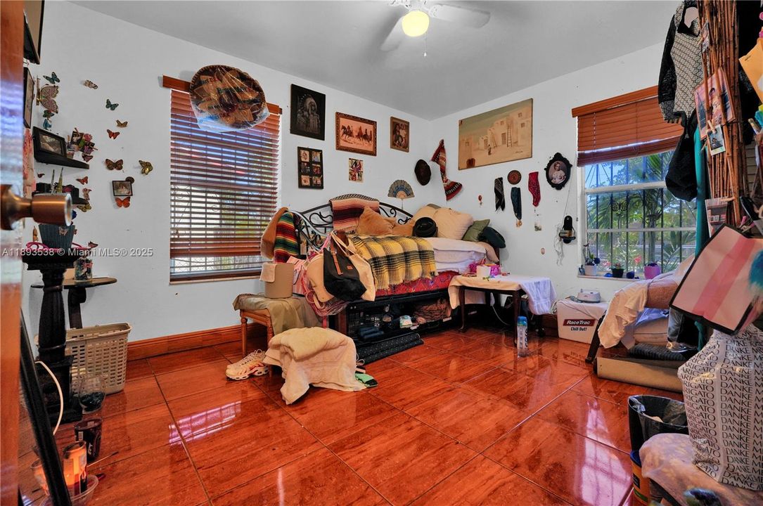 待售: $519,900 (4 贝兹, 2 浴室, 1350 平方英尺)