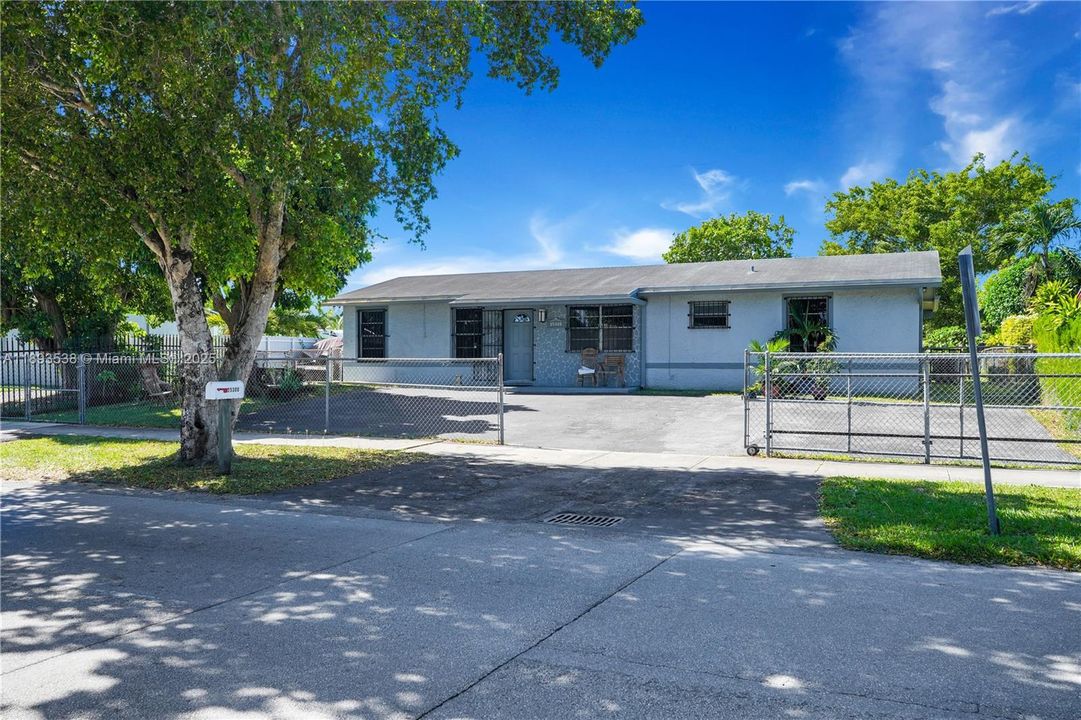 待售: $519,900 (4 贝兹, 2 浴室, 1350 平方英尺)