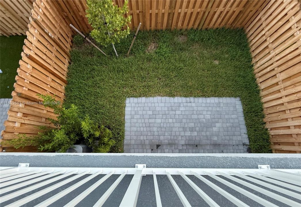 Под контрактом: $2,600 (3 спален, 3 ванн, 1671 Квадратных фут)