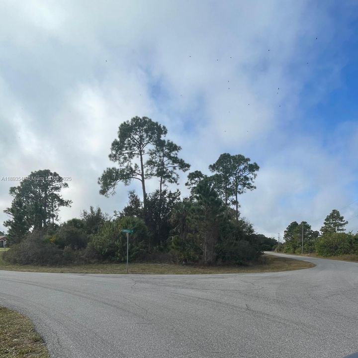 待售: $38,000 (0.37 acres)