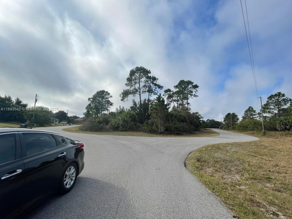 待售: $38,000 (0.37 acres)