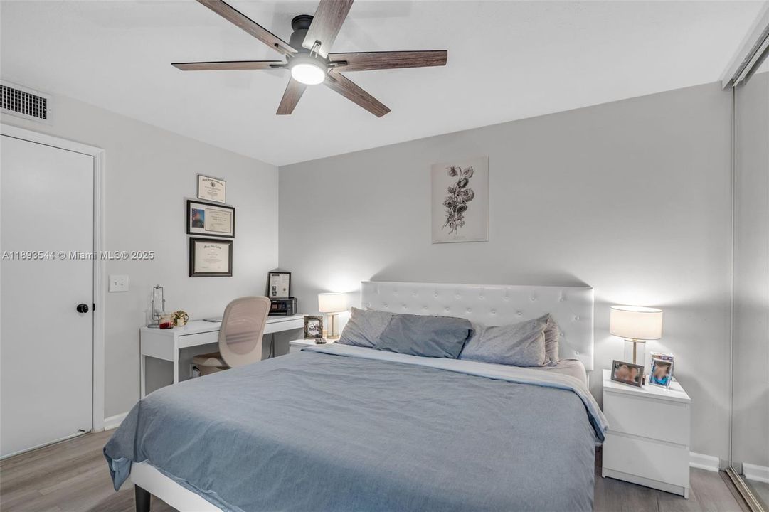 Recently Sold: $375,000 (2 beds, 2 baths, 1372 Square Feet)