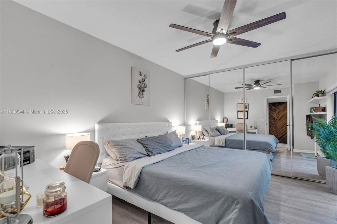 Recently Sold: $375,000 (2 beds, 2 baths, 1372 Square Feet)