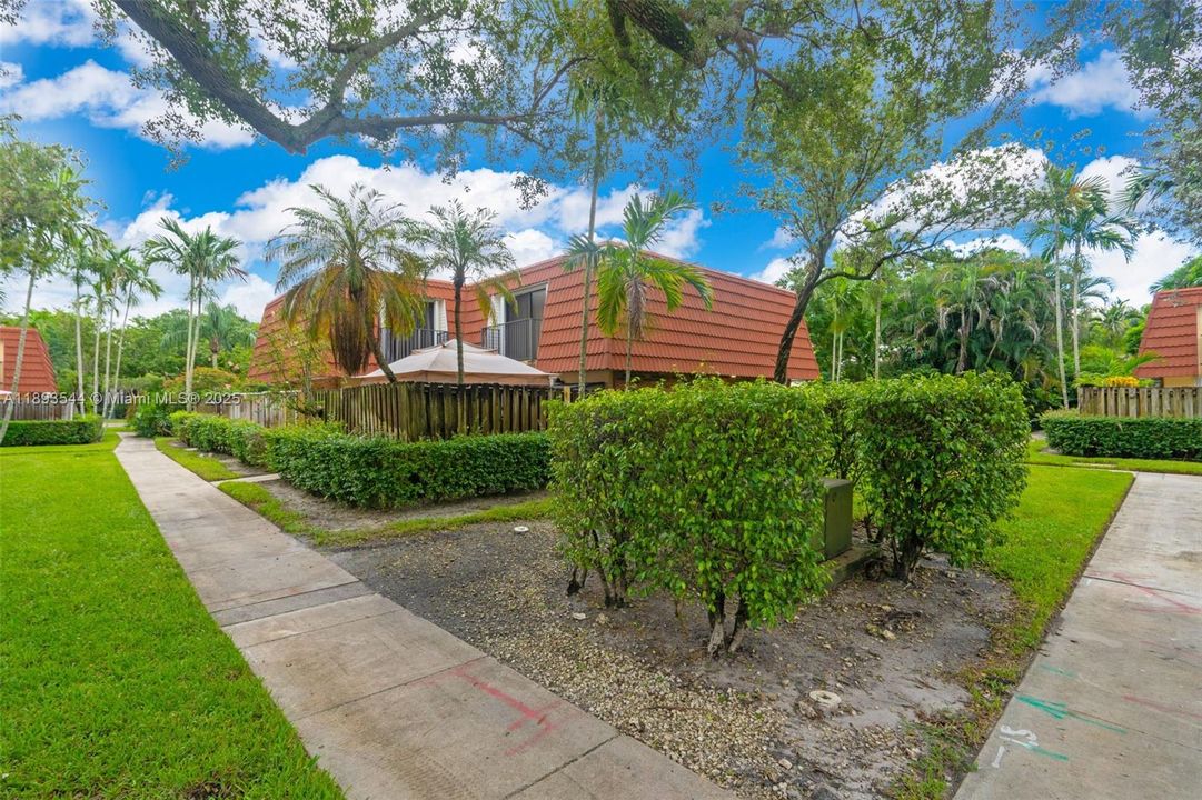 Recently Sold: $375,000 (2 beds, 2 baths, 1372 Square Feet)