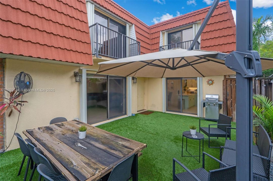 Recently Sold: $375,000 (2 beds, 2 baths, 1372 Square Feet)