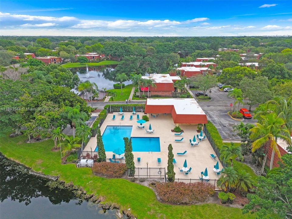 Recently Sold: $375,000 (2 beds, 2 baths, 1372 Square Feet)