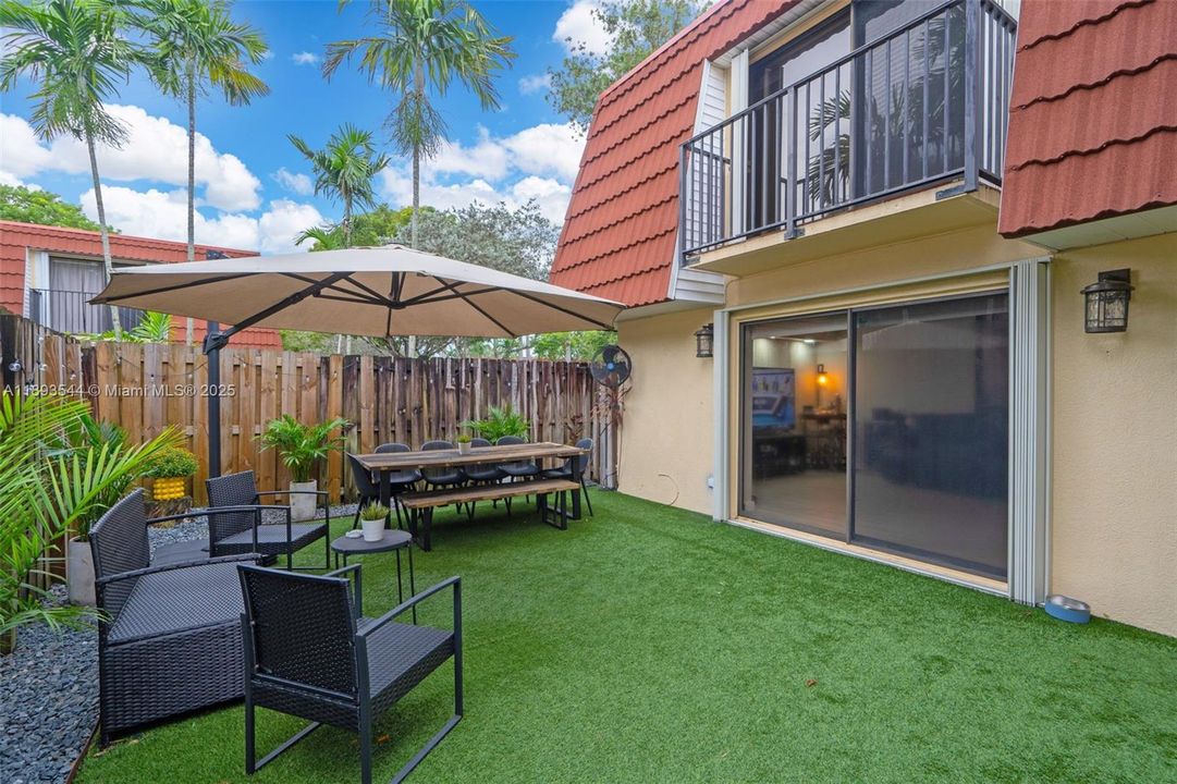 Recently Sold: $375,000 (2 beds, 2 baths, 1372 Square Feet)