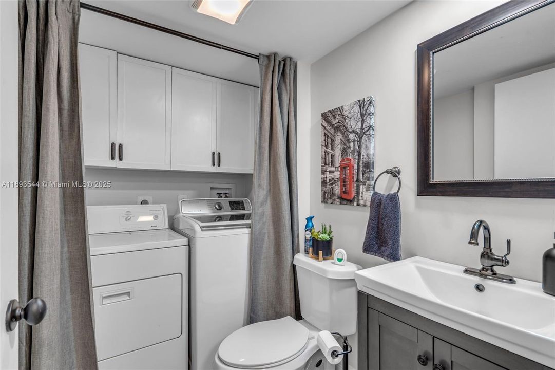 Recently Sold: $375,000 (2 beds, 2 baths, 1372 Square Feet)