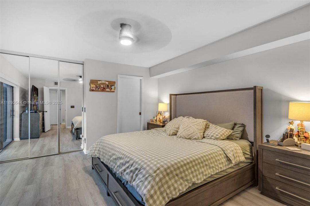 Recently Sold: $375,000 (2 beds, 2 baths, 1372 Square Feet)