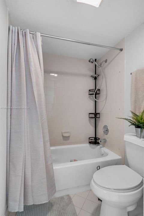 Recently Sold: $375,000 (2 beds, 2 baths, 1372 Square Feet)