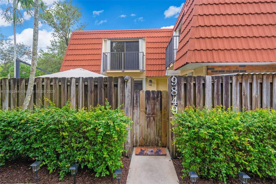 Recently Sold: $375,000 (2 beds, 2 baths, 1372 Square Feet)