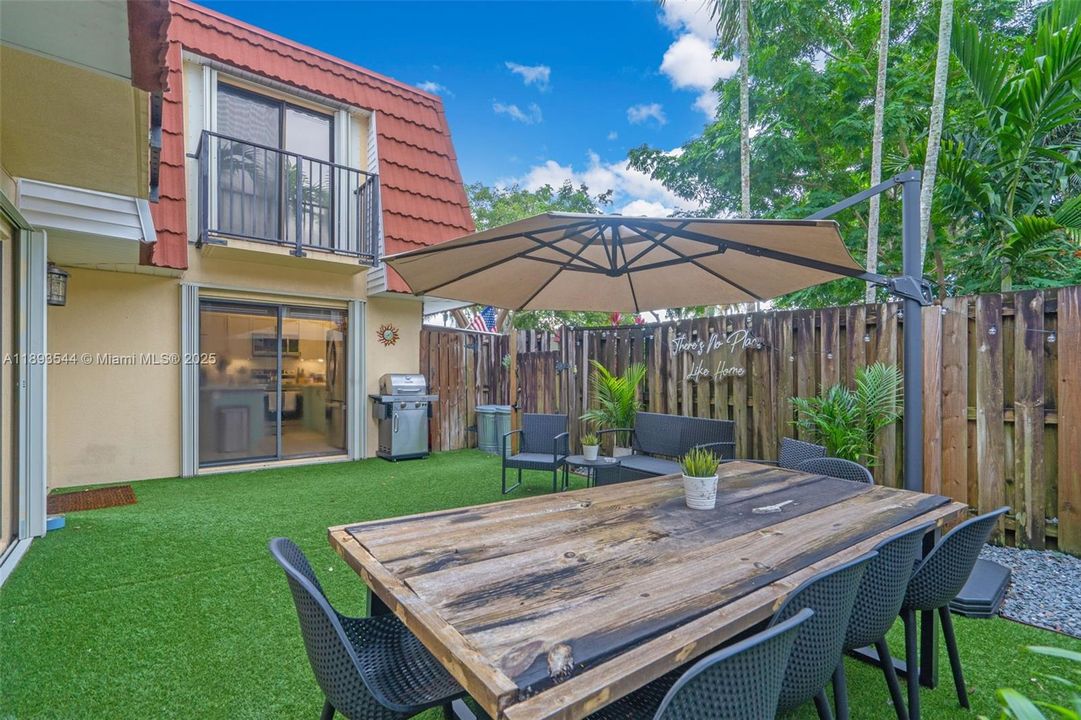 Recently Sold: $375,000 (2 beds, 2 baths, 1372 Square Feet)