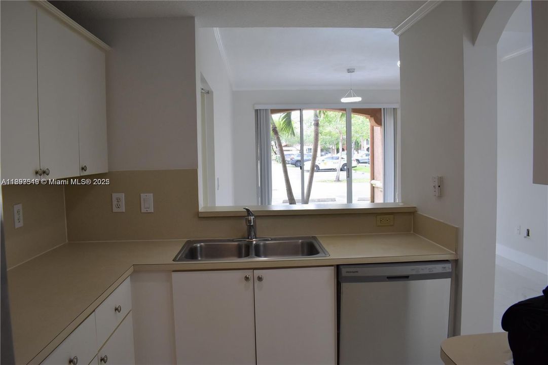 For Rent: $2,850 (3 beds, 2 baths, 1271 Square Feet)