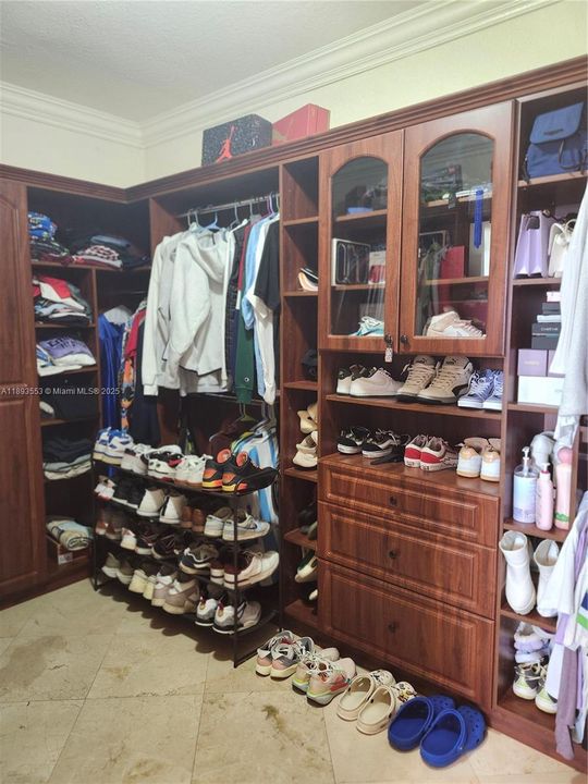 En Venta: $1,100,000 (5 camas, 5 baños, 3408 Pies cuadrados)