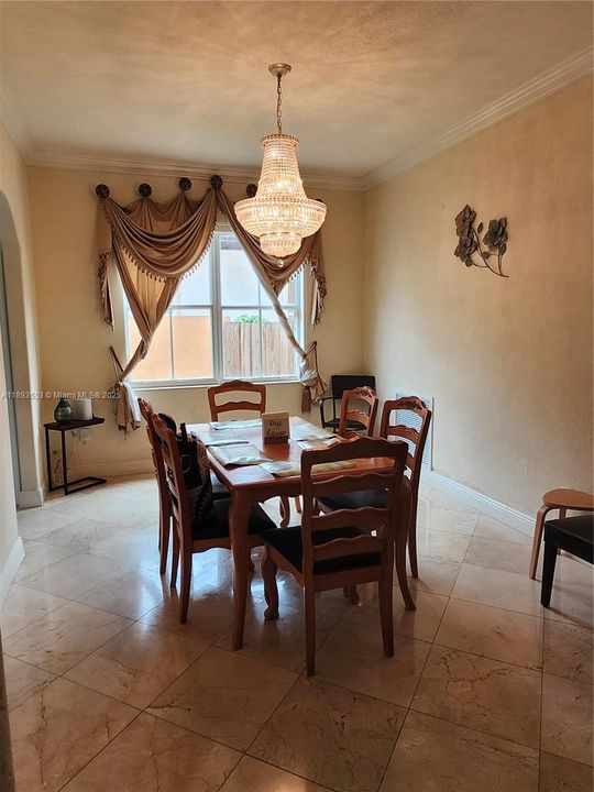 En Venta: $1,100,000 (5 camas, 5 baños, 3408 Pies cuadrados)