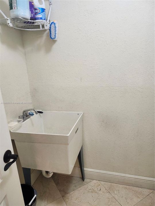 En Venta: $1,100,000 (5 camas, 5 baños, 3408 Pies cuadrados)