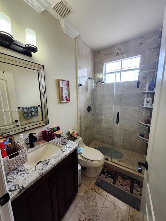 En Venta: $1,100,000 (5 camas, 5 baños, 3408 Pies cuadrados)