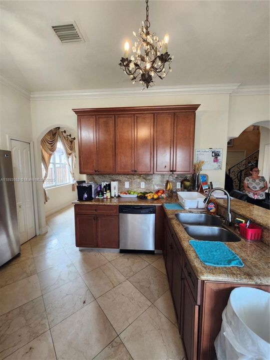 En Venta: $1,100,000 (5 camas, 5 baños, 3408 Pies cuadrados)