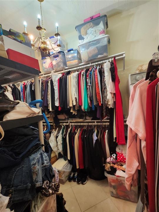 En Venta: $1,100,000 (5 camas, 5 baños, 3408 Pies cuadrados)