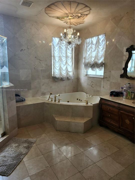 En Venta: $1,100,000 (5 camas, 5 baños, 3408 Pies cuadrados)