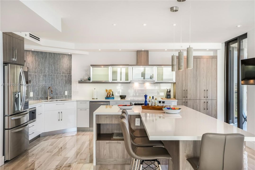 For Sale: $2,250,000 (2 beds, 2 baths, 2304 Square Feet)