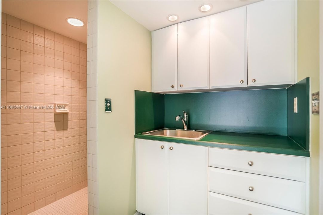 For Sale: $2,250,000 (2 beds, 2 baths, 2304 Square Feet)