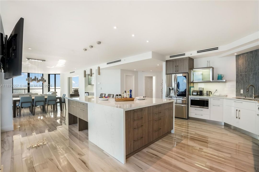 For Sale: $2,250,000 (2 beds, 2 baths, 2304 Square Feet)