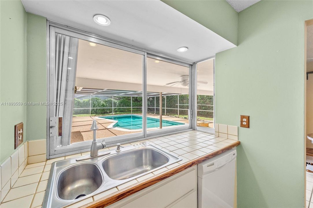 Recently Sold: $539,900 (4 beds, 2 baths, 1787 Square Feet)