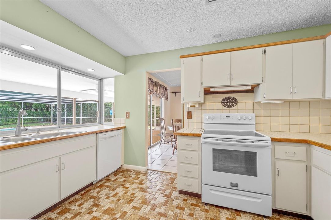 Recently Sold: $539,900 (4 beds, 2 baths, 1787 Square Feet)