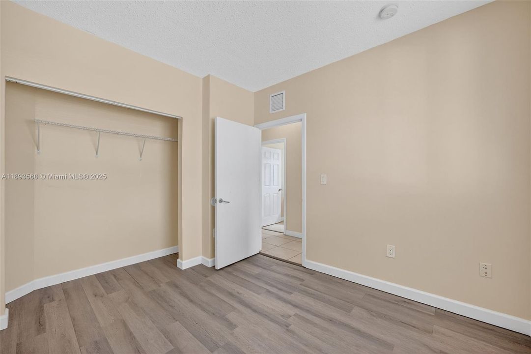 Activo con contrato: $2,800 (4 camas, 2 baños, 1542 Pies cuadrados)