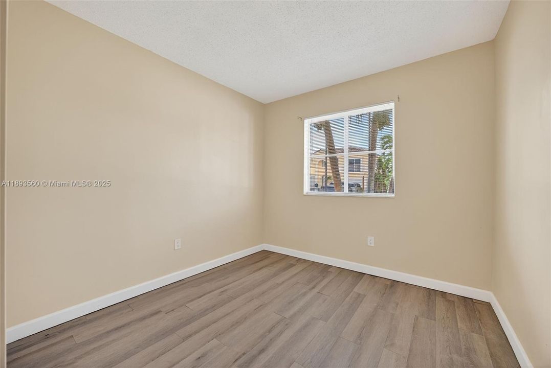 Activo con contrato: $2,800 (4 camas, 2 baños, 1542 Pies cuadrados)