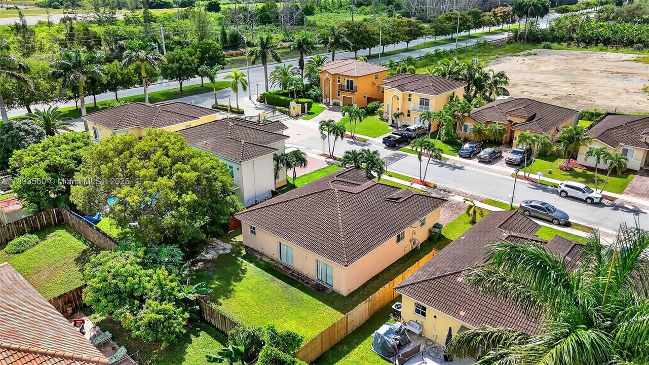 Activo con contrato: $2,800 (4 camas, 2 baños, 1542 Pies cuadrados)