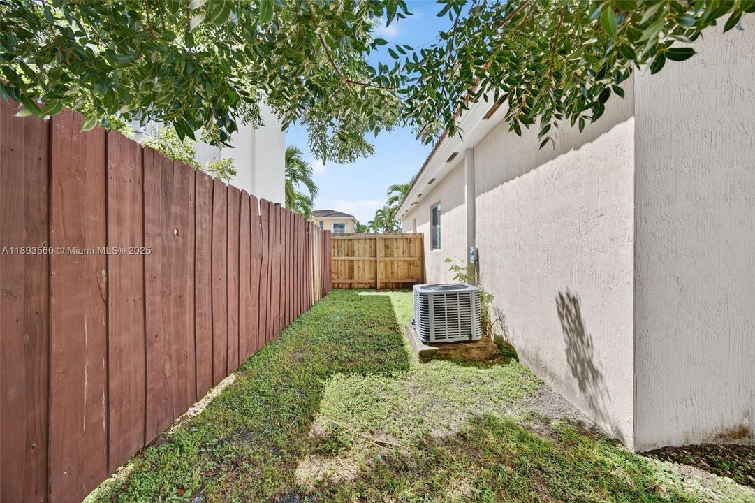 Activo con contrato: $2,800 (4 camas, 2 baños, 1542 Pies cuadrados)