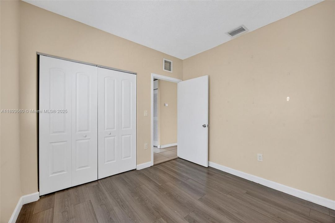 Activo con contrato: $2,800 (4 camas, 2 baños, 1542 Pies cuadrados)