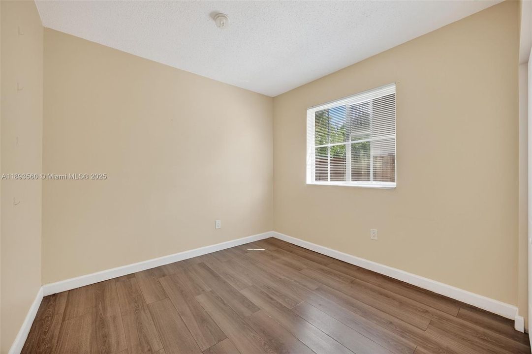 Activo con contrato: $2,800 (4 camas, 2 baños, 1542 Pies cuadrados)