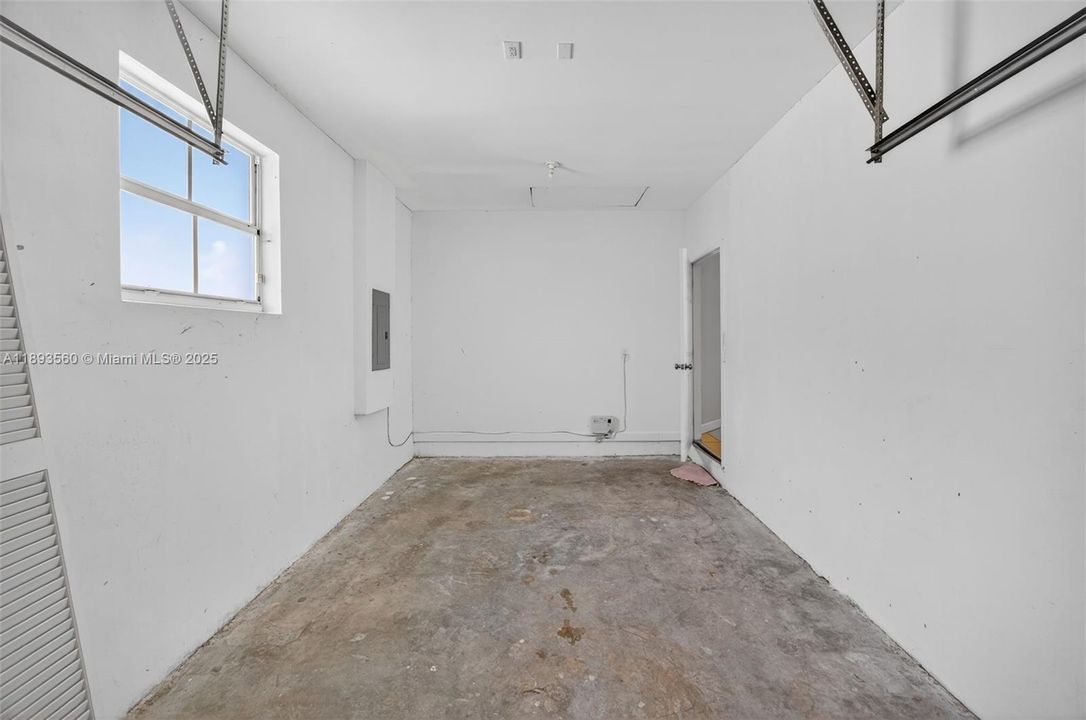 Activo con contrato: $2,800 (4 camas, 2 baños, 1542 Pies cuadrados)