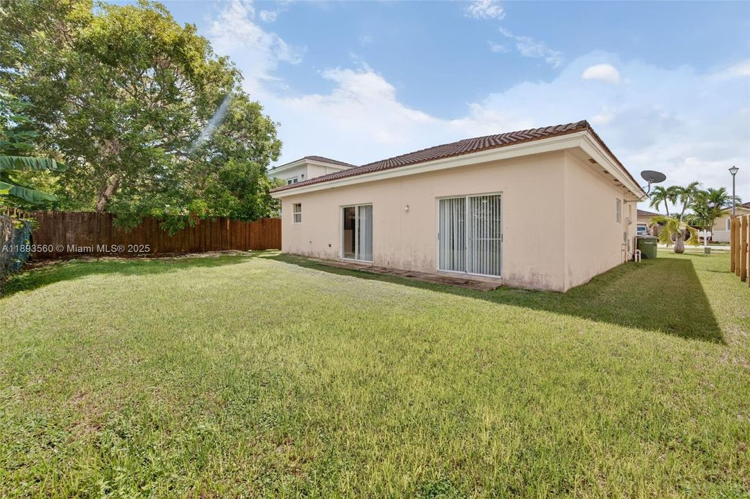 Activo con contrato: $2,800 (4 camas, 2 baños, 1542 Pies cuadrados)