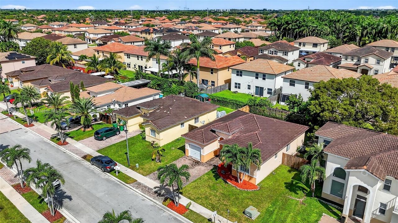 Activo con contrato: $2,800 (4 camas, 2 baños, 1542 Pies cuadrados)