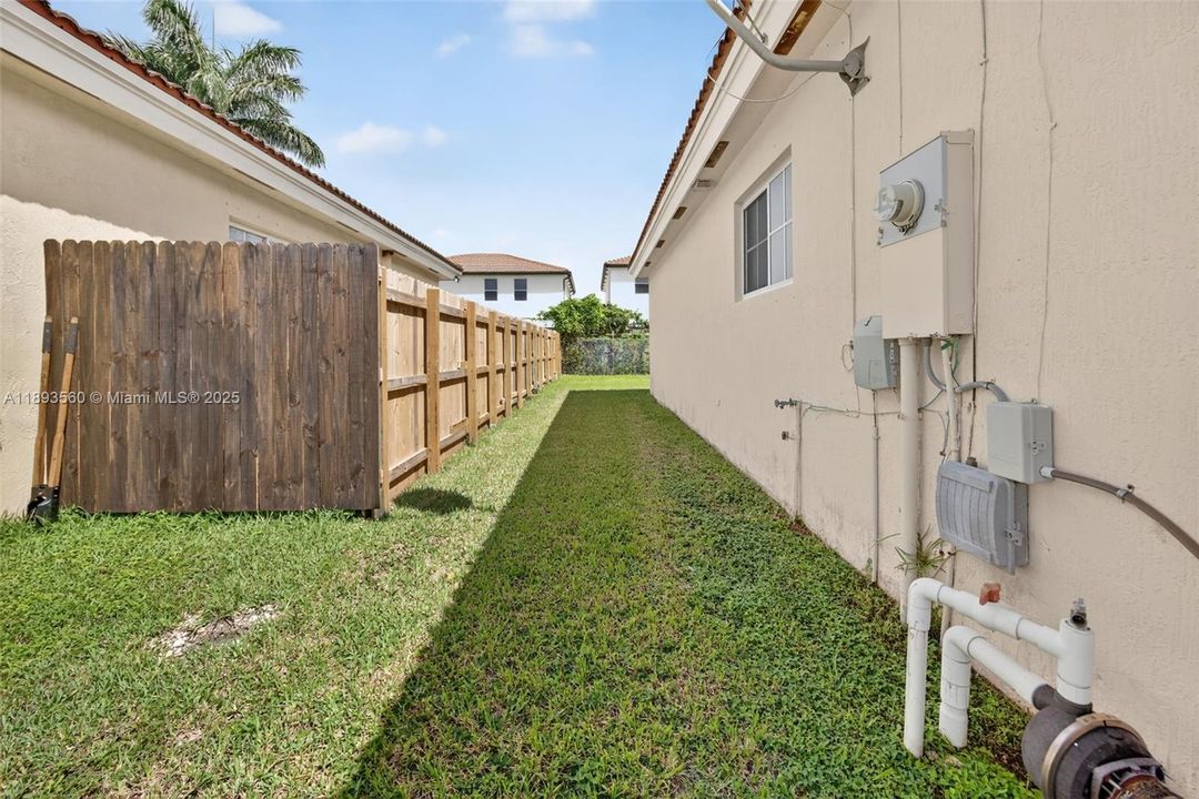 Activo con contrato: $2,800 (4 camas, 2 baños, 1542 Pies cuadrados)