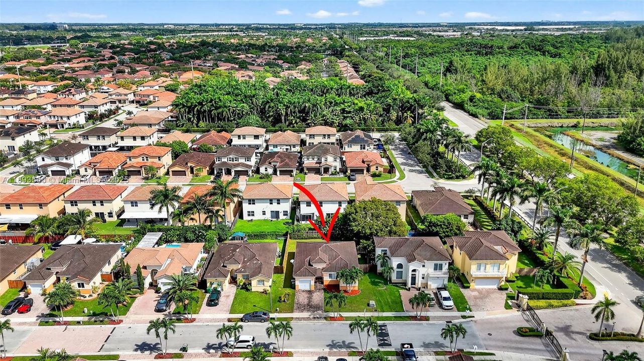 Activo con contrato: $2,800 (4 camas, 2 baños, 1542 Pies cuadrados)